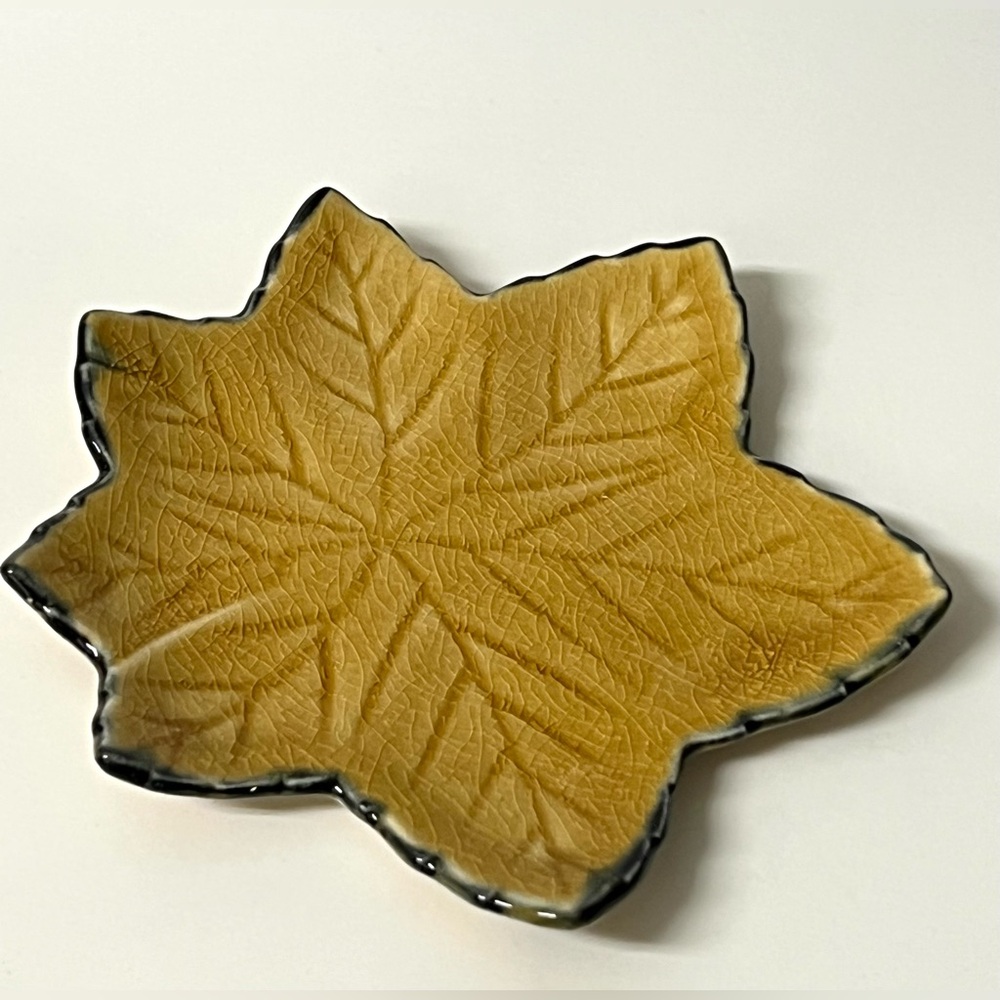 Pier 1 Light Brown Ceramic Pottery Maple Leaf Trinket Dish Nakagama Japan 4.5 in